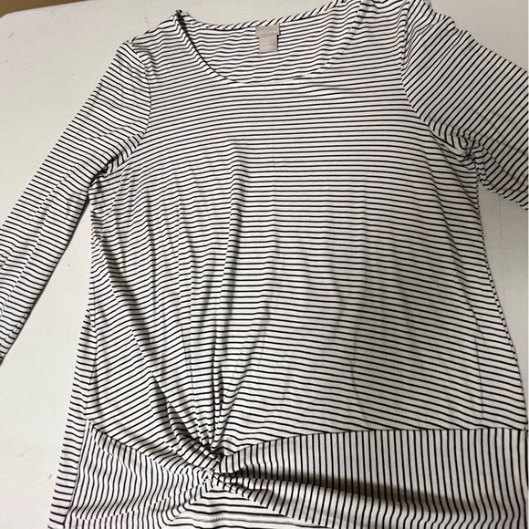 CHICO’S RELAXED FIT-SCOOP NECK-3/4SLEEVE TOP. SIZE 1 (MED) BLACK AND WHITE - Picture 8 of 8